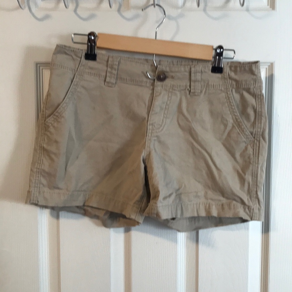 Maurice’s khaki shorts size 5/6